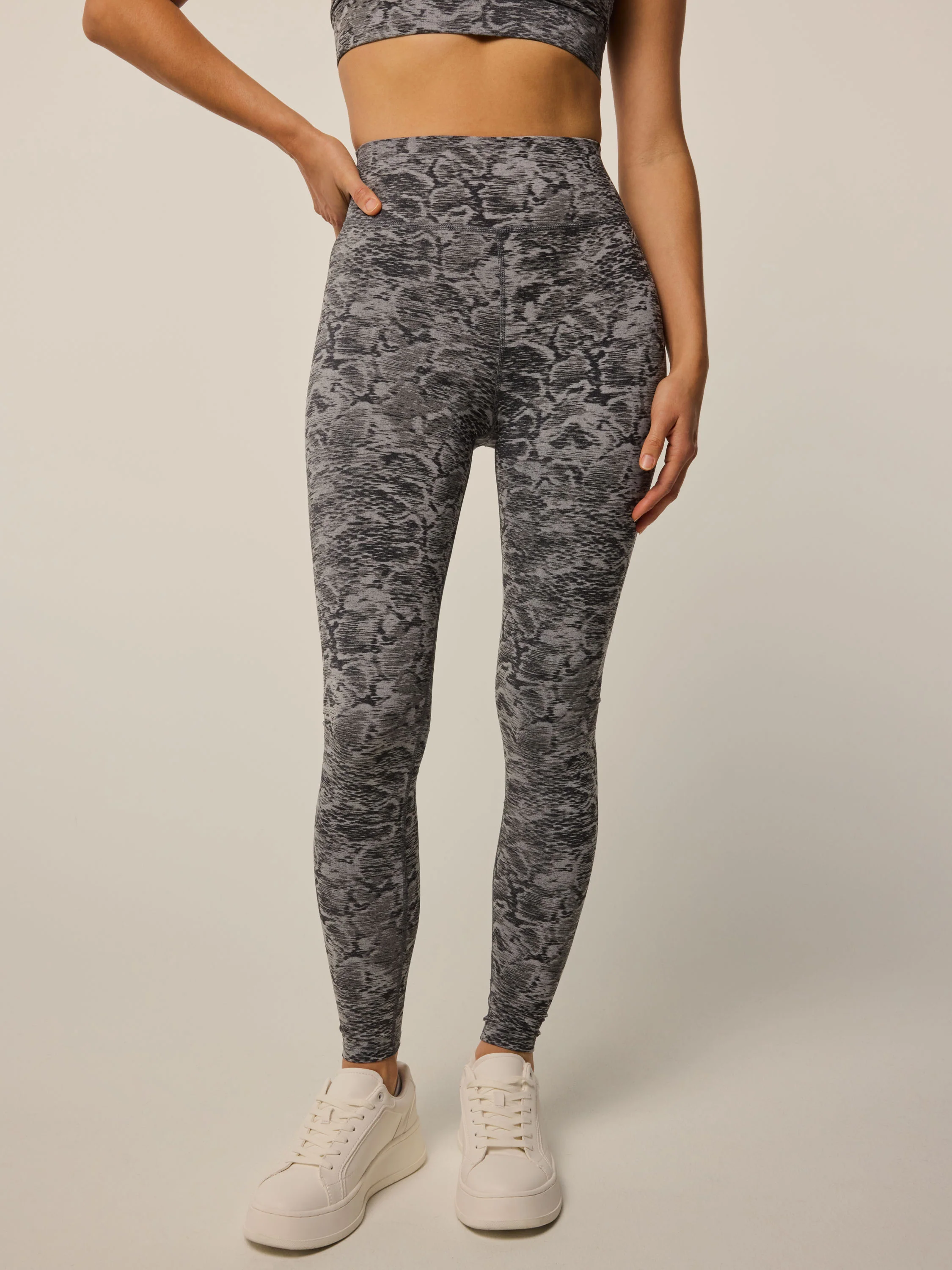 Luna Wolf Scales Jacquard Legging